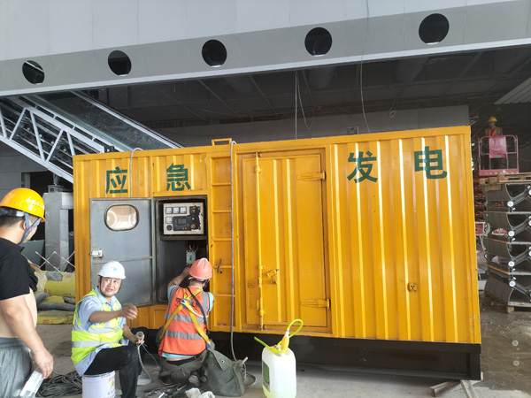 察哈尔右翼前怎样判断空气滤清器是否需要更换？